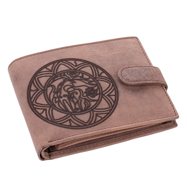 Bőr pénztárca barna színben csodaszarvas mintával  díszdobozban RFID védelemmel 5702-csodaszarvas