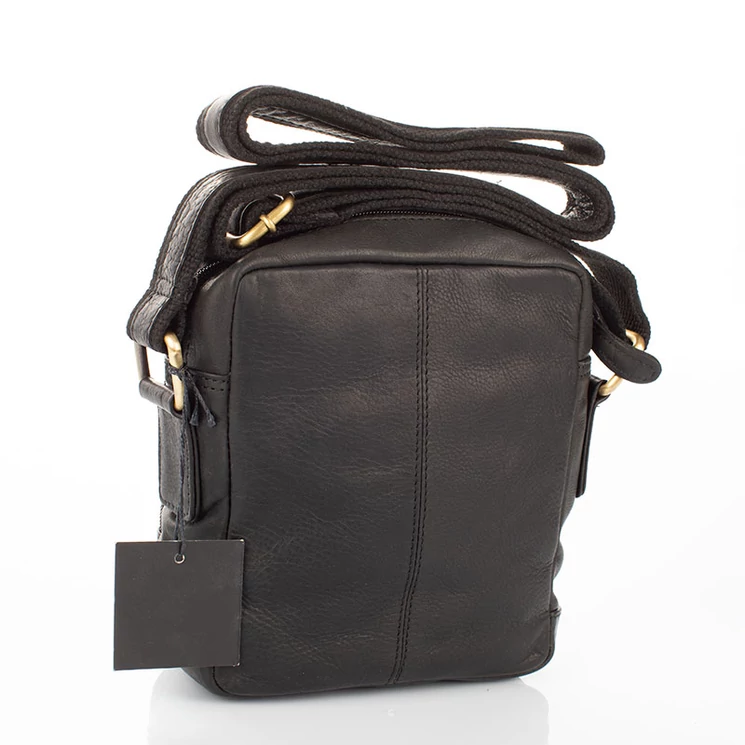 Férfi bőr oldaltáska fekete színben FK0023 Black