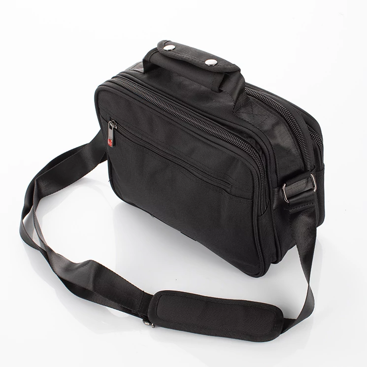 Férfi válltáska fekete színben