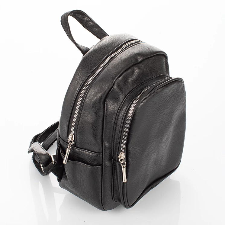 Női hátizsák fekete színben