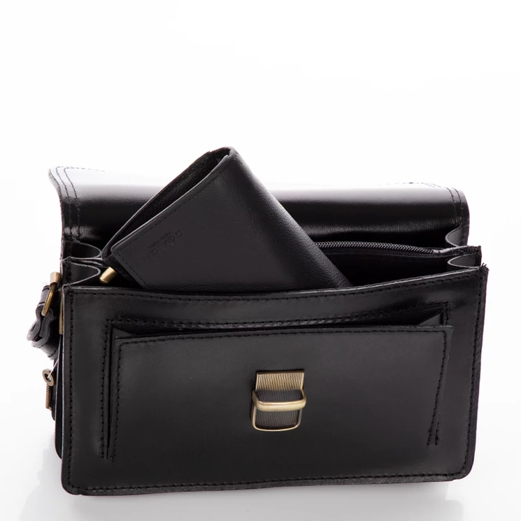 TASSO Valódi bőr autóstáska sötétbarna színben