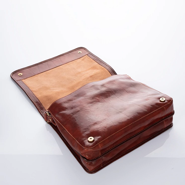 Valódi bőr férfi oldaltáska barna színben