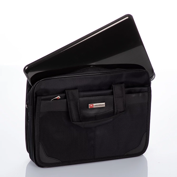 Fekete üzleti táska laptoptartóval 3181