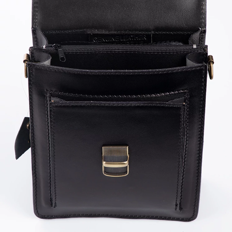 TASSO Valódi bőr férfi válltáska fekete színben