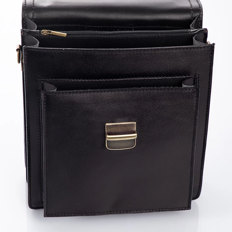  Valódi bőr férfi oldaltáska fekete színben