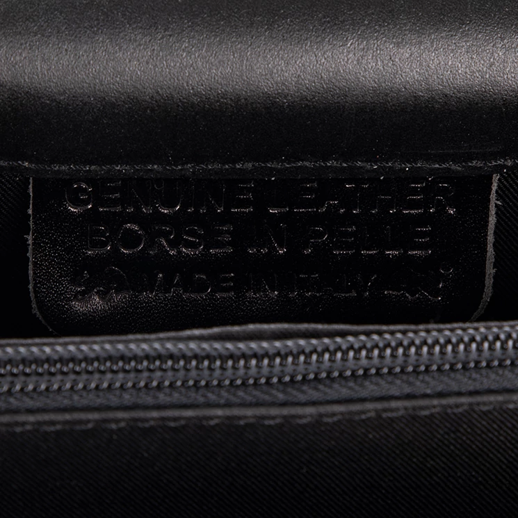  Valódi bőr férfi oldaltáska fekete színben