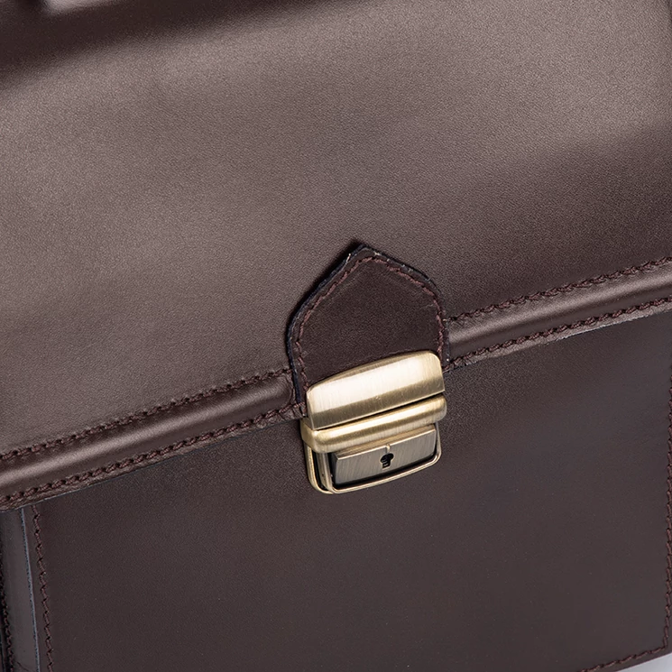  Valódi bőr férfi oldaltáska sötétbarna színben