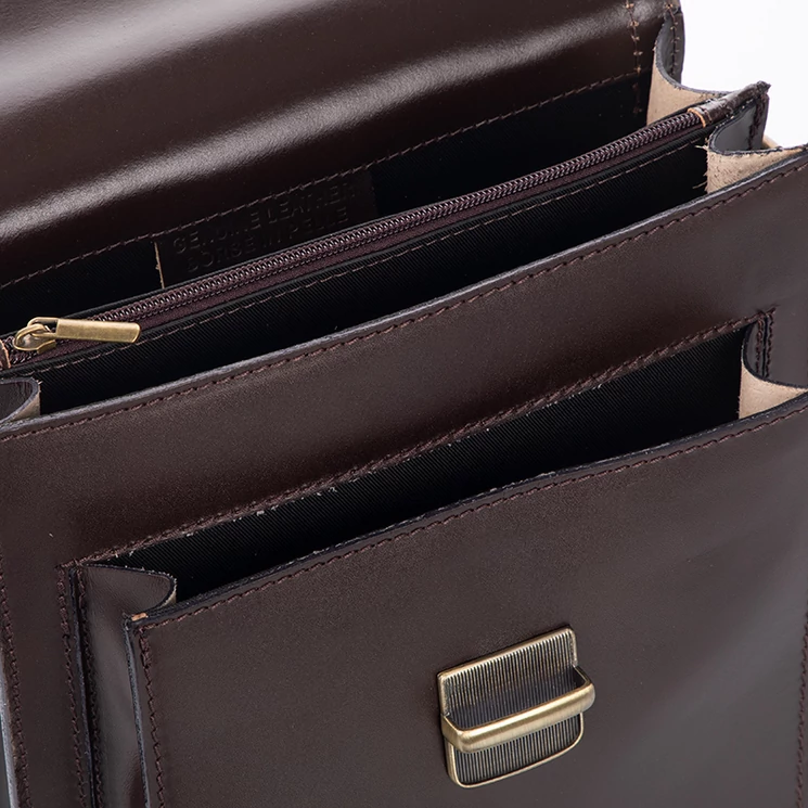  Valódi bőr férfi oldaltáska sötétbarna színben