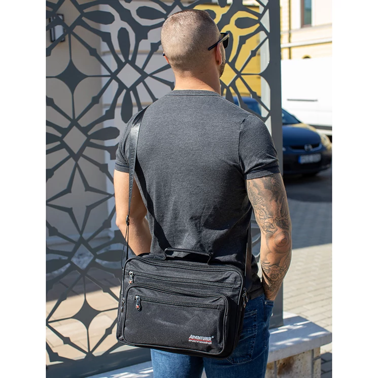 AdventureR Férfi válltáska Fekete színben 