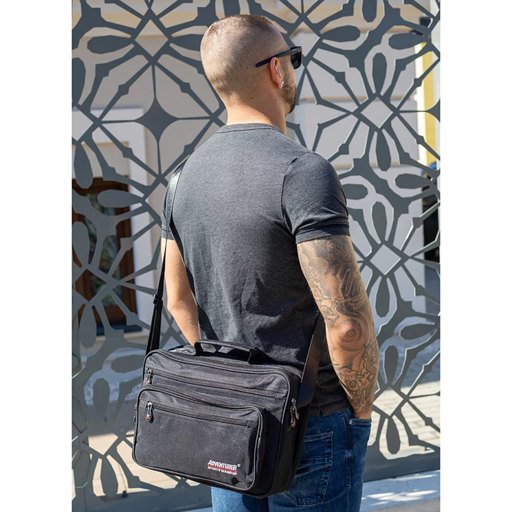 AdventureR Férfi válltáska Fekete színben 
