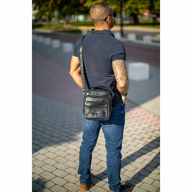  Valódi bőr férfi oldaltáska fekete színben 6612-black
