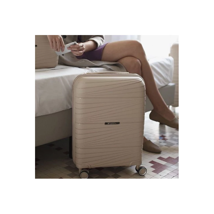 Gabol kabinbőrönd piros színben GA-1220KB