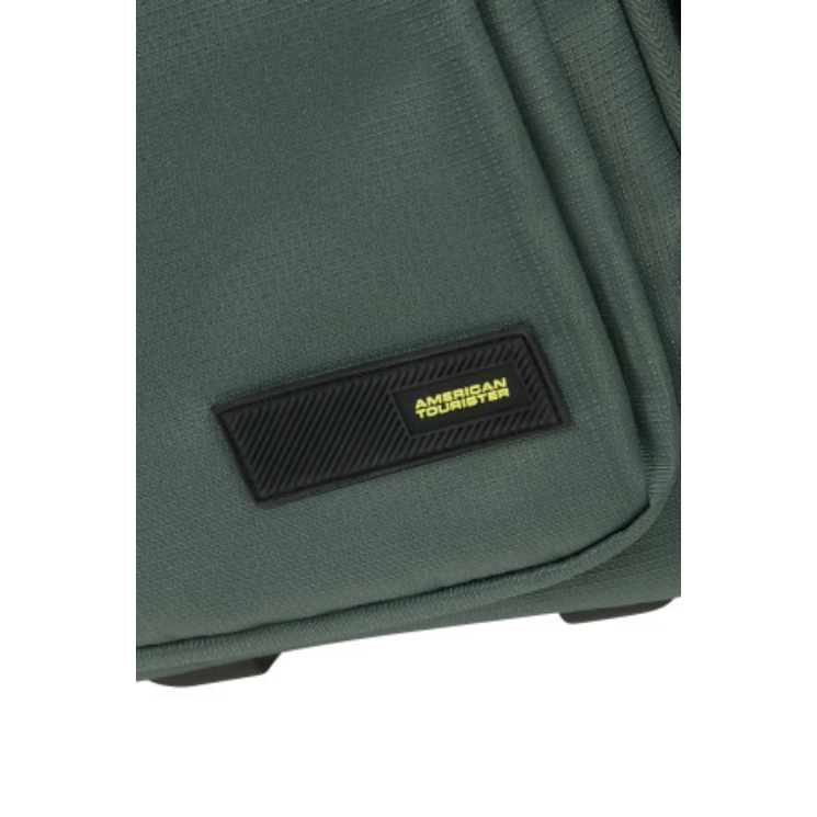 American Tourister WizzAir méretű fedélzeti táska Kerekekkel 40x30x20 cm TAKE2CABIN