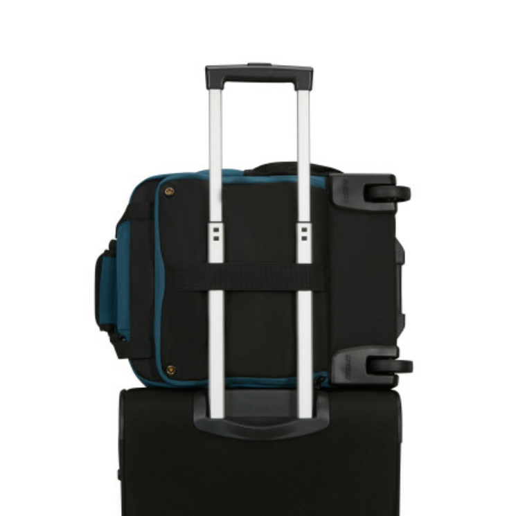American Tourister WizzAir méretű fedélzeti táska Kerekekkel 40x30x20 cm TAKE2CABIN