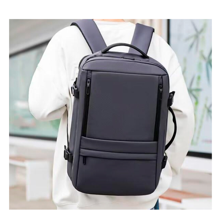 Kabin méretű laptophátizsák USB csatlakozóval / bővíthető