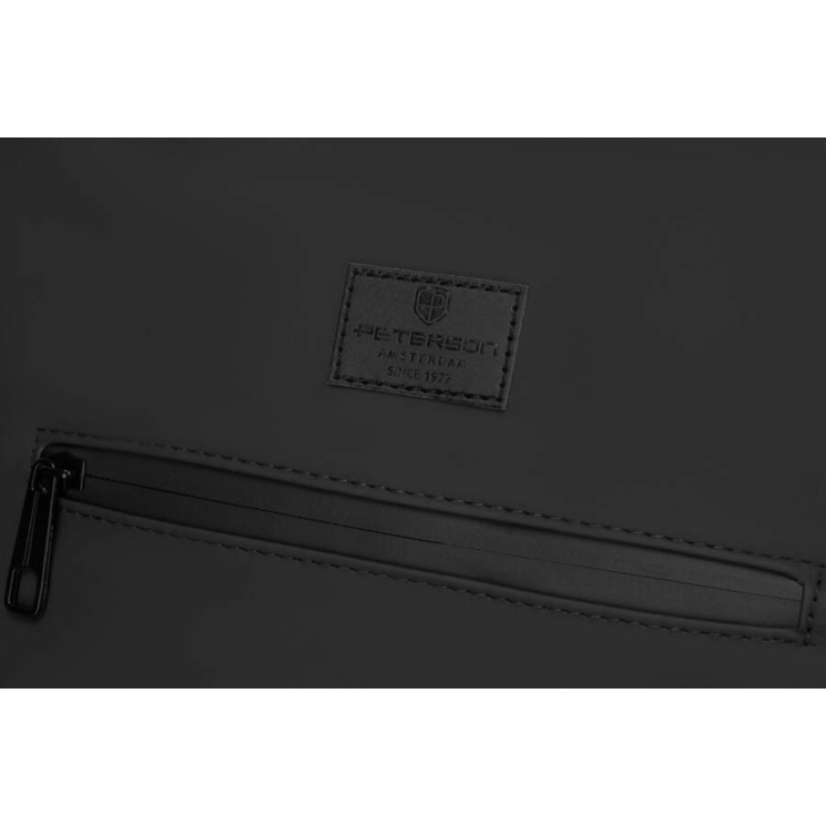 Vízálló többzsebes laptoptartós hátizsák fekete színben