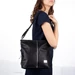 Sokzsebes  női oldaltáska fekete színben 