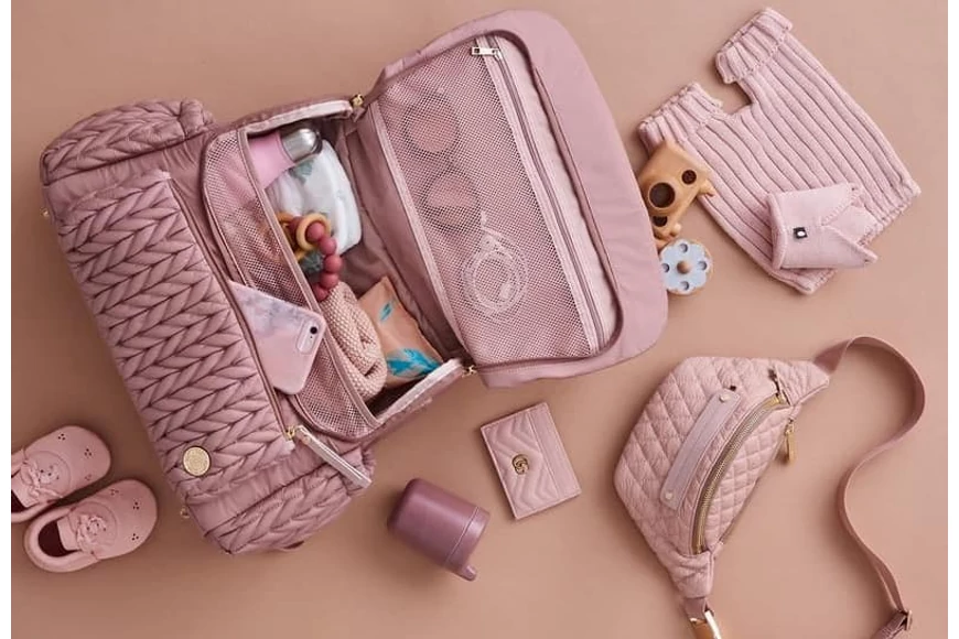 A hátizsák pelenkázó táskaként is megállja a helyét