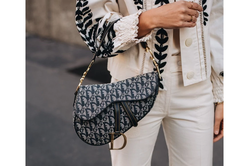 Ikonikus táskák – Dior Saddle bag